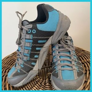 Columbia Hiking Shoeswith Techlite & Omn-Grip.